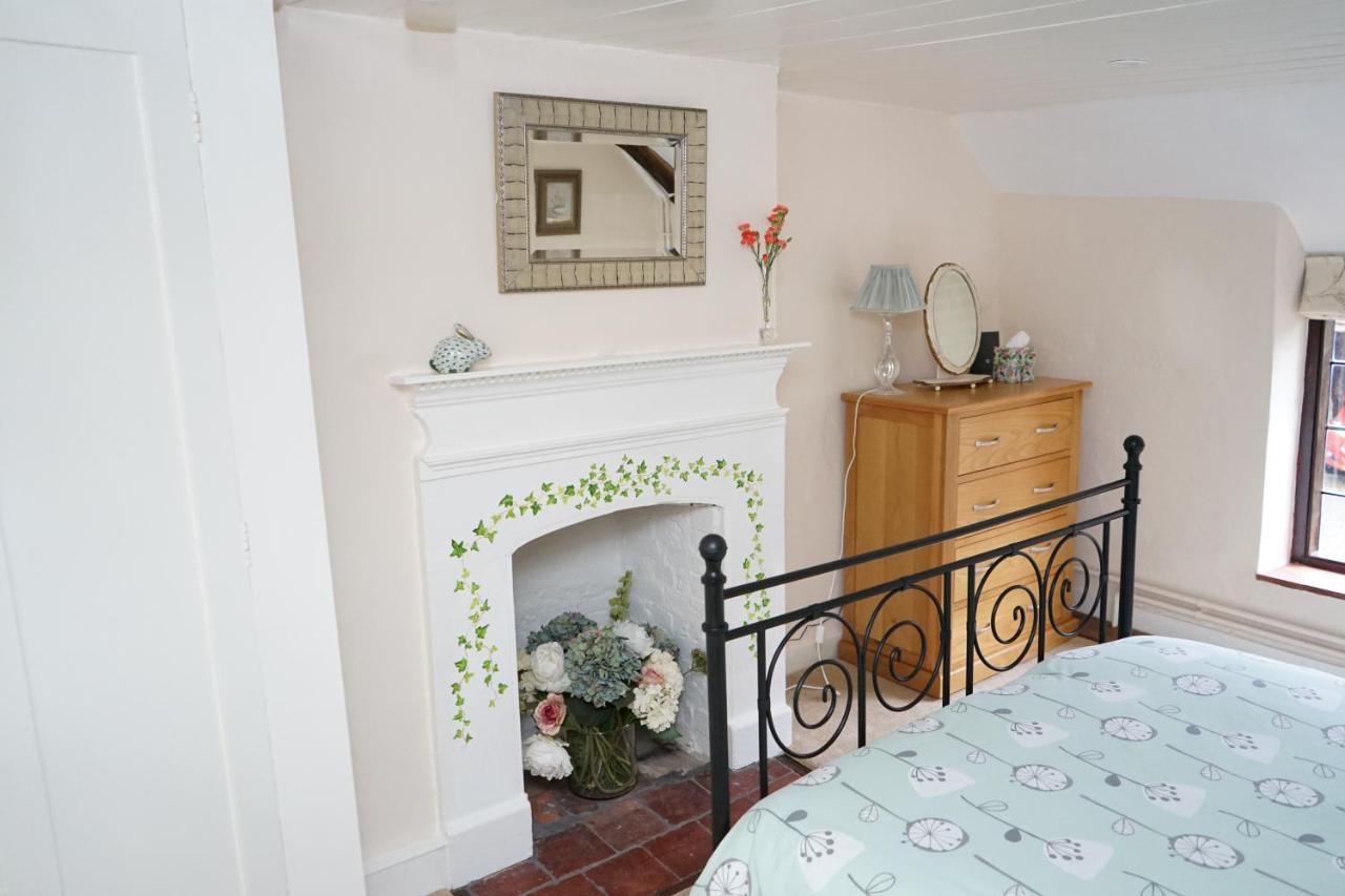 Character 2 Double Bedroom Cottage In シェフツベリー エクステリア 写真