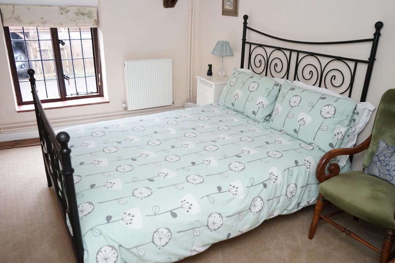 Character 2 Double Bedroom Cottage In シェフツベリー エクステリア 写真